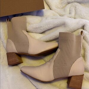 Oasis Cream Ankle Boots with Ribbed Detail